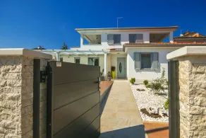 Nueva villa en un pueblo tranquilo a sólo 450 metros de la playa - Image 2