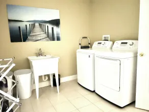 Your dream vacation on gorgeous Seneca Lake!! Luxury lakeside living! - Image 2