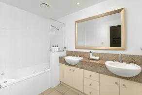 Official Lakes Resort One Bedroom Apartments - Image 3