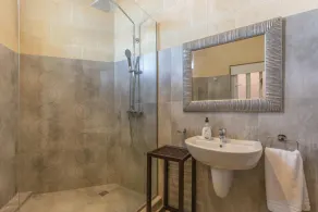 Bondehus med Pools og visninger - Image 4