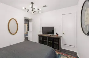 Oakwell Townhome - King Bed Suite minutes from Texas A&M - Image 5