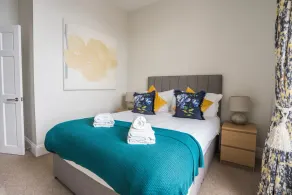 Smart one bed apartment with  sea views - Image 5