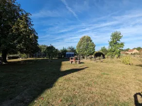 Countryside Retreat with Spacious Grounds, Pool Access, and Family-Friendly Amenities - Image 5