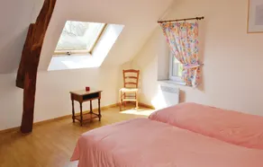 3 Bedroom Stunning Home In Chigny - Image 5