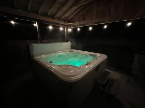 Close to Town, Hot Tub, 2 Kings, 4 Full Beds - Image 2