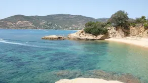 Beautiful villa with view 50 metres from the beach - Image 4