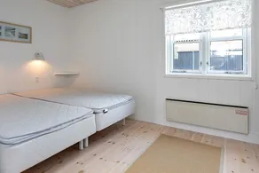 Home in a holiday park in Væggerløse - Image 4