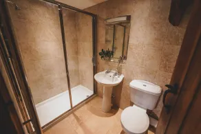 Wagon House sleeps 4, two bedrooms. Near Jurassic coast. - Image 4