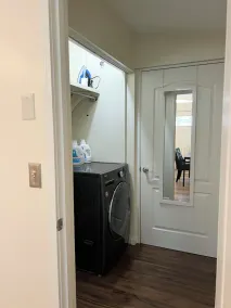 Luxury private suite in downtown Bellevue, free parking - Image 3