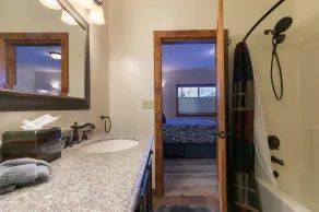 Condo w/ Beautiful Mountain View. Steps from Ski/Trails. Donner Lake. EV outlet - Image 4