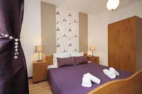 Holiday apartment with balcony and air conditioning - Image 5