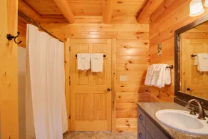 Log cabin in the White Mountains, near Bretton Woods - Image 2