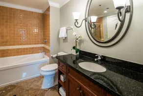 Smukke condo, super comfy, med udsigt over poolen i Lake Las Vegas Village. - Image 3