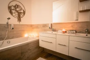 Apartment, at least 75 sqm -98 sqm, 2 bedrooms, living/bedroom, terrace or balcony, max. 6 persons - Image 3
