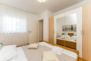 Apartment with Pool and Terrace - Image 5