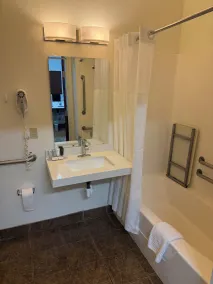 Sandalwood Studios & Suites - Image 3