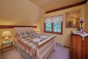 Amazing All-Season, Private Lakefront Retreat! - Image 5