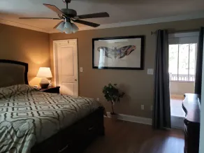 Waterfront 4 bedroom. Discount available for extended or monthly rentals! - Image 4