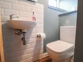 MARIES, pet friendly, character holiday cottage in Lyme Regis - Image 3