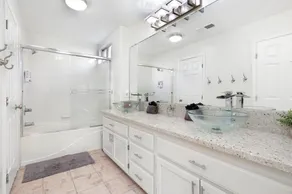 Revitalizing 3 Bedroom Home in Bakersfield with Pool and Wi-fi - Image 5