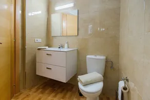 Close to Hiking and Beach with Beautiful Winter Garden - Apartment Ye - Image 2