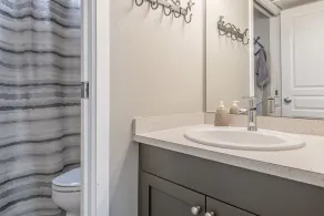 Beautiful Desirable Top Floor Updated Ski In/out Condo  - Image 2