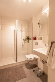 Bor på Ringpark - modern lägenhet vid bredden av Main med utsikt över fästningen // Käppele - Image 3