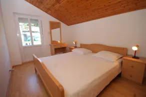 Apartamento de una habitación con terraza y vista al mar Preko, Ugljan (A-8417-b) - Image 3