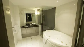 Adelaide North tce penthouse - Image 4