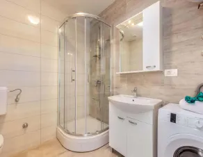 Charming Villa in Dramalj with Hot Tub - Image 3
