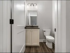 Stylish & Central Townhome-Perfect for Groups! - Image 2