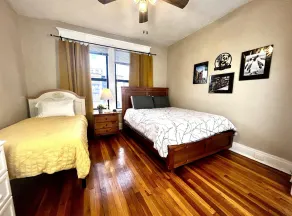 Family-Friendly, King & Queen beds, steps to Metrolink+ Off-Street Parking - Image 5