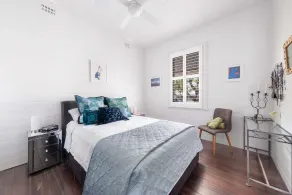 Stylish light-filled 2BR characterful cottage - Image 3