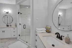 NEW Luxury pool home w/hot tub, KING bed, close to beach, firepit - Image 2