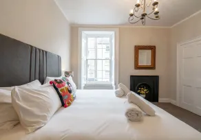 Fabulous two-bedroom apartment located in the heart of the city. Sleeps 4. - Image 5