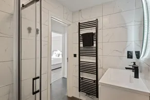 Modern apartment with garage box and free wifi - Image 3