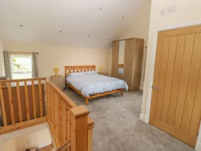 NUTHATCH BARN, pet friendly, character holiday cottage in Pontyclun - Image 3