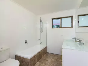 Large family beach house with ocean views and easy walk to Home Beach and... - Image 4