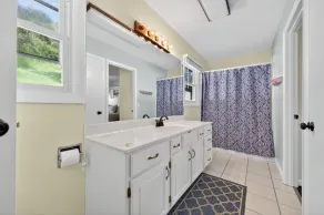Lakefront Getaway With Private Dock & Scenic Views 3 Bedroom Home - Image 3