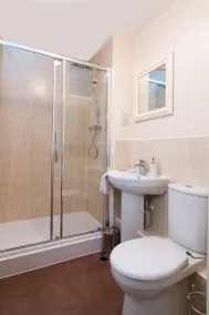 Westside Apartments :Cosy 2 Bed 2 Bath Flat - Image 2
