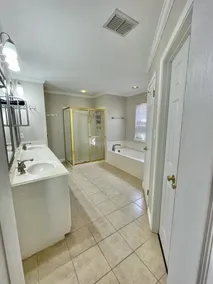 Beautiful fully furnished lakefront house - Image 3