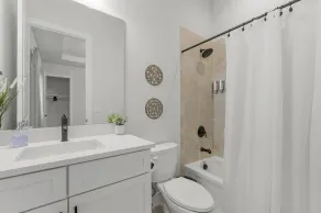 Brand New Luxury Lagoon Home, near beach & IMG! - Image 4