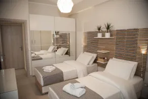 Ammos Elegant Luxury Apartment - Image 3