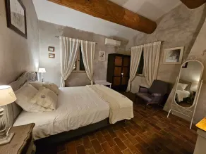 House in the Luberon with traditional heated pool - Image 5