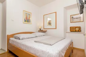 House Frane - Image 4