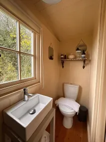 Cozy Countryside Retreat & Stargazing Heaven"" with Wood-Fired Hot Tub" - Image 4