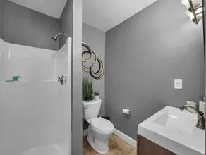 Lovely 2 bedroom condo 5 mins from downtown - Image 5