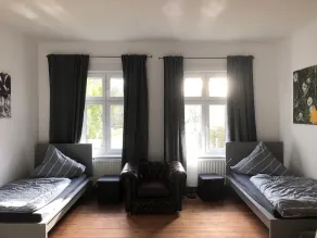 Large apartment in an old, former 19th century manor house. Facilities for our guests: large new windows, a spacious kitchen with TV and dishwasher, locker with 8 lockable compartments, communal washing machine and a large balcony. - Image 4