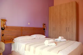 Holiday cottage with shared swimming pool and lake view in the countryside. - Image 4