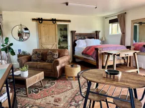 Unique Studio With Bathroom Built Into The Rocks. Dog friendly🐾 & Fire Pit - Image 5